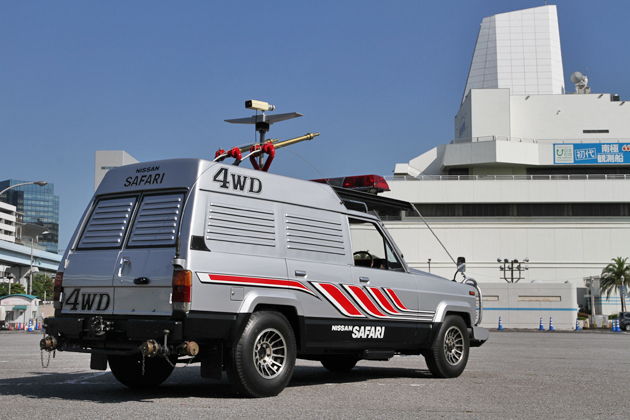 西部警察「日産 サファリ 4WD」、 ゲン(苅谷俊介)の運転で30年ぶりの