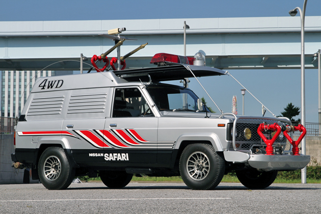西部警察「日産 サファリ 4WD」、 ゲン(苅谷俊介)の運転で30年ぶりの