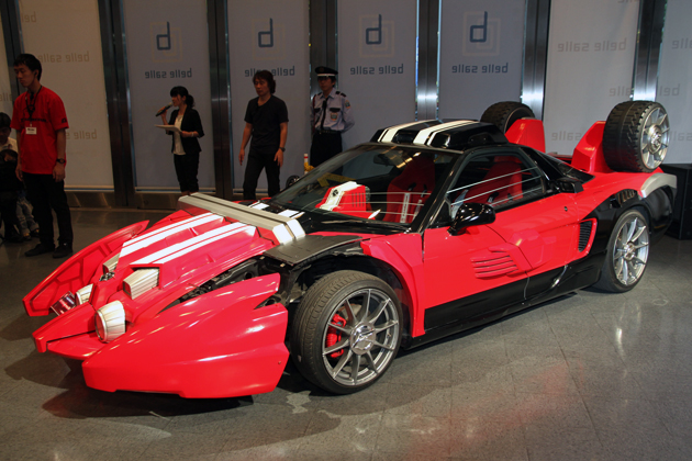 史上初！ スーパーカーで現れる仮面ライダー！？「仮面ライダー