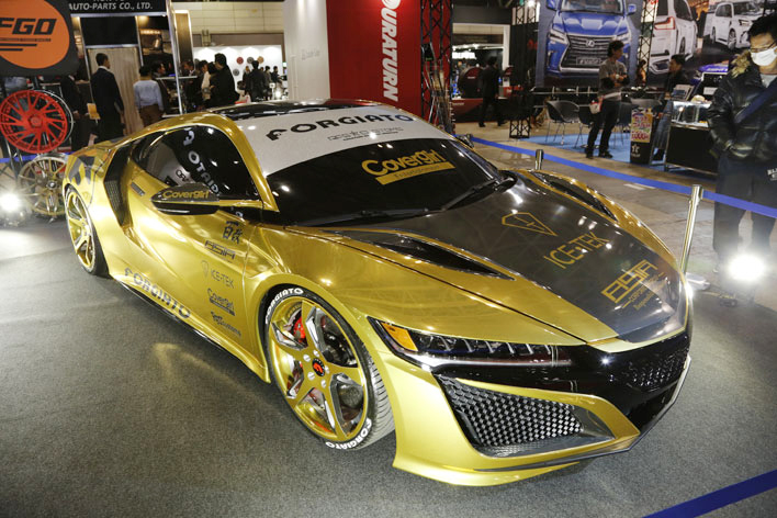 痛っ！高級スーパーカーのランボルギーニをピカチュウ仕様に！？新型