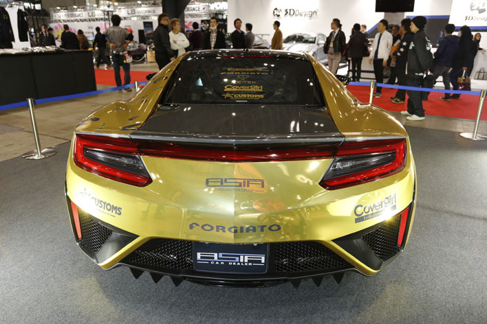 痛っ！高級スーパーカーのランボルギーニをピカチュウ仕様に！？新型