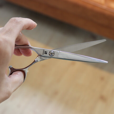 美容師ハサミの選び方(高級メーカーで11万円した!) - メリーフヘアー