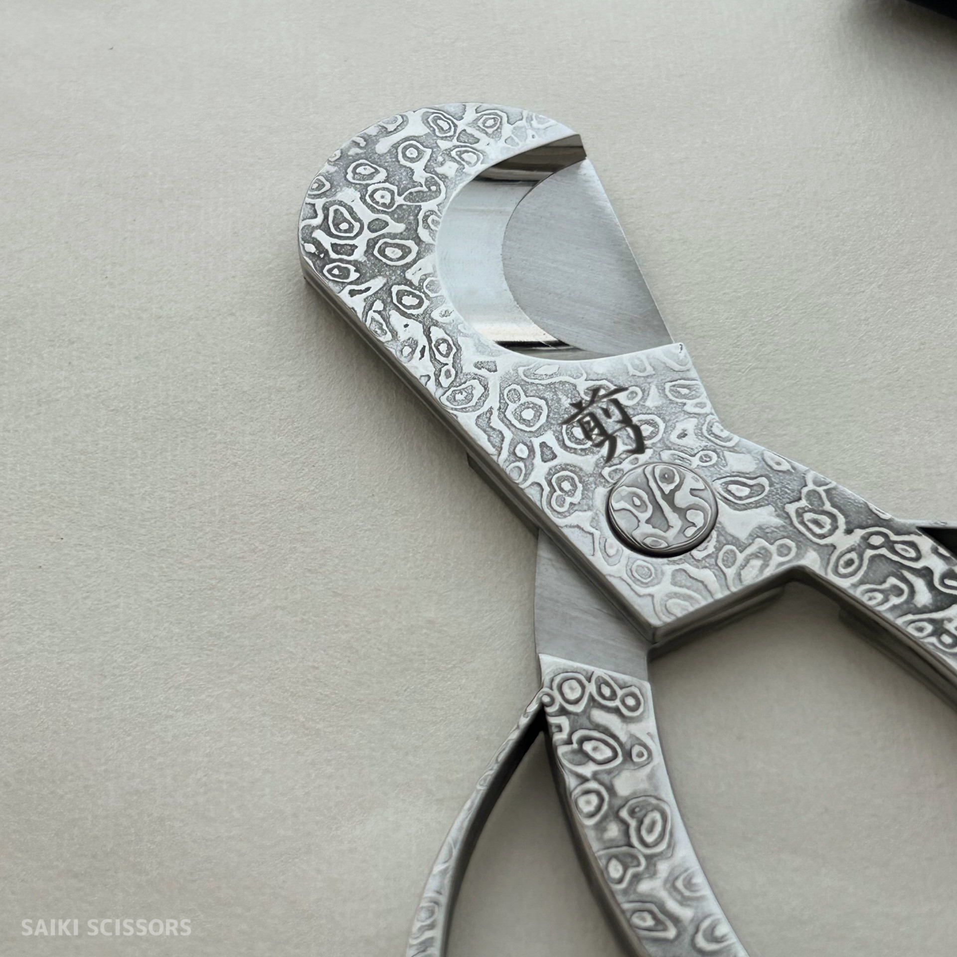 剪-SEN-Damascus・ケース付き - 髪を傷めない美容ハサミ｜サイキシザーズ
