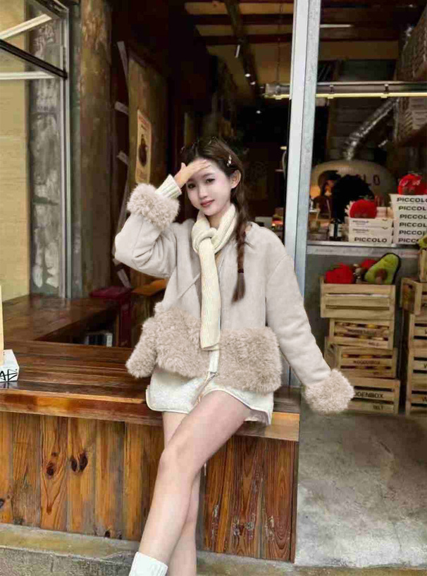 ミニショルダー付きノーカラーファージャケット[gc287] | レディース