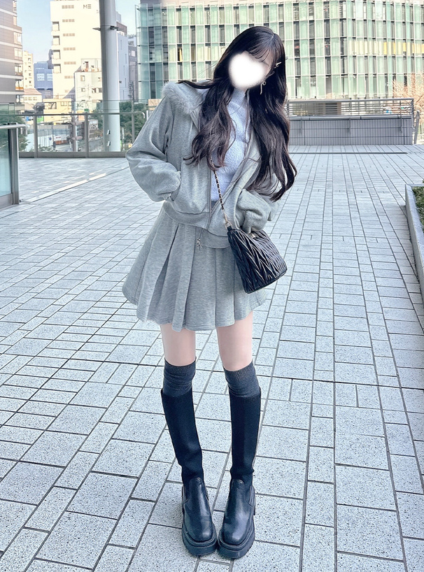 ファーフードパーカー×フレアミニスカートスウェットセットアップ