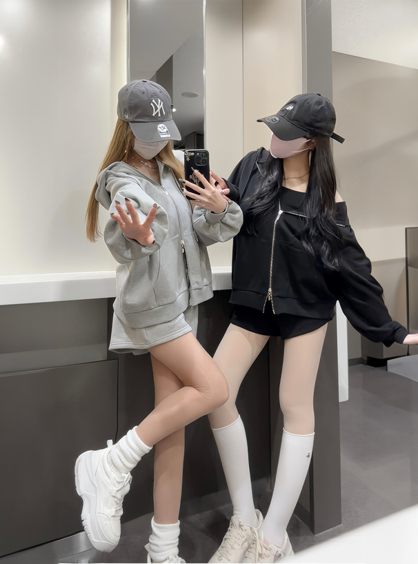 キャミソール×パーカー×ショートパンツ裏起毛スウェットセットアップ