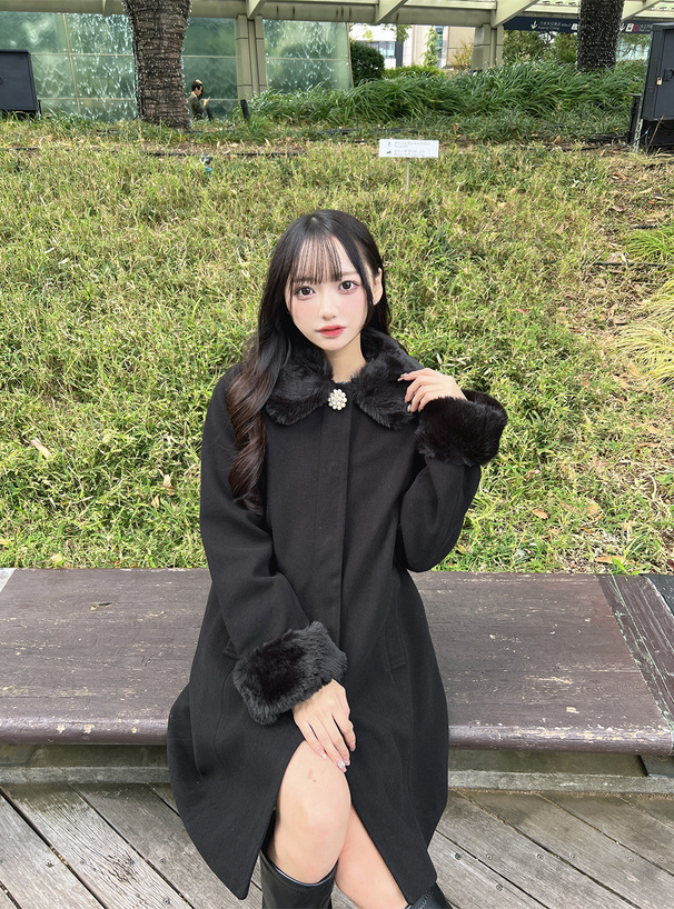 パールブローチ付きファーフレアコート[ze786] | レディース