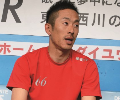 ロッテ・岡田幸文を支えるゼットのスパイク | 野球コラム - 週刊ベース