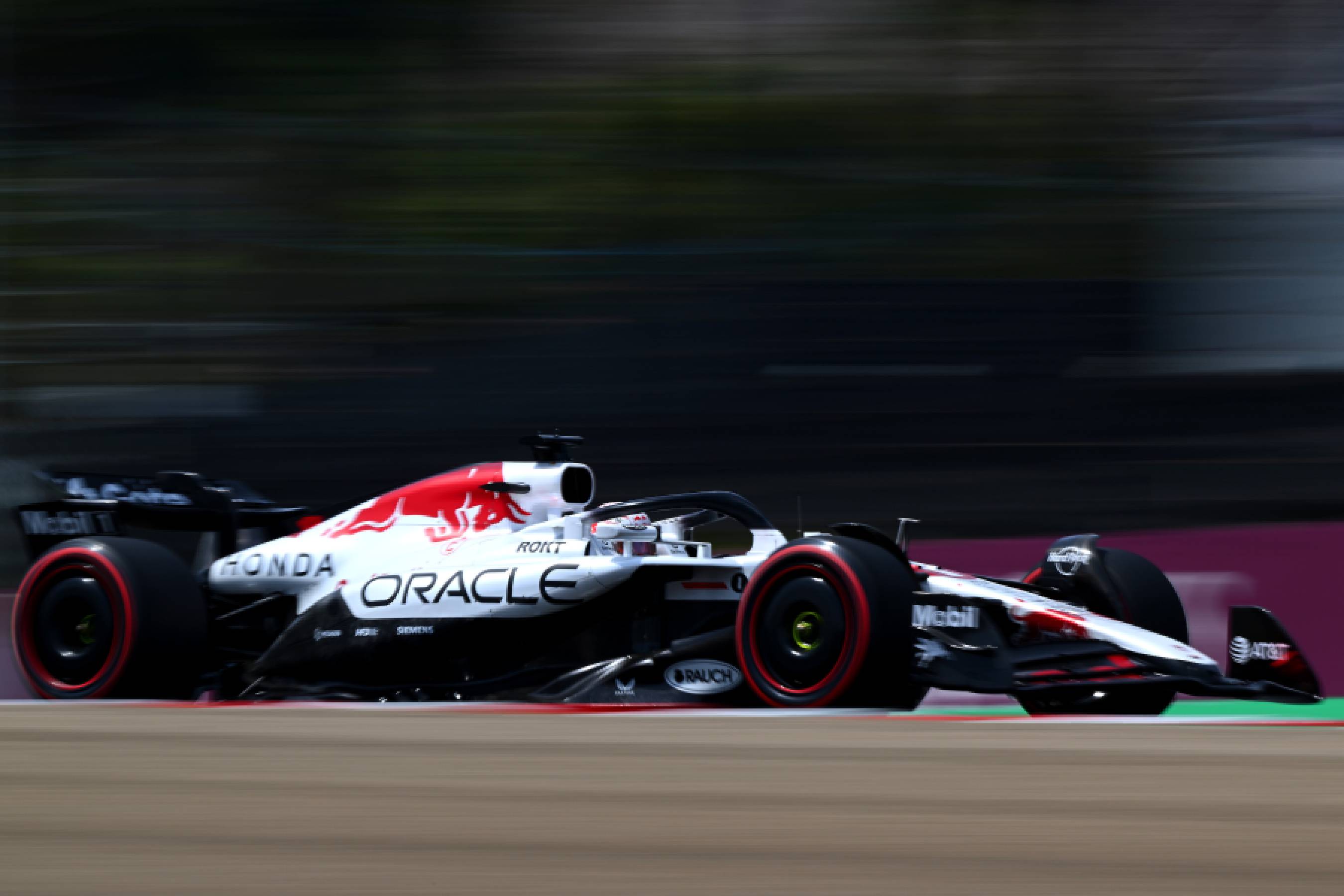 フェルスタッペンがF1日本GP特別カラーのマシンでポールポジション獲得