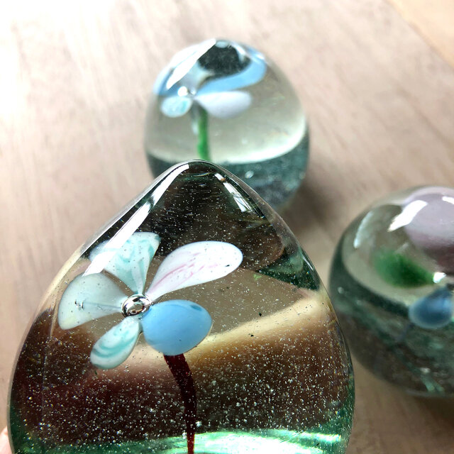 花のペーパーウェイト | iichi 日々の暮らしを心地よくする