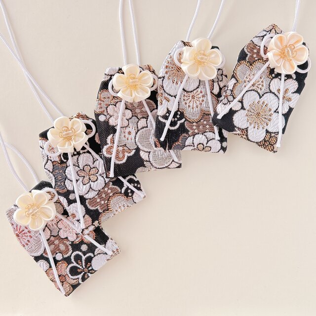 梅｜花のお守り袋（手縫い・つまみ細工／元巫女が仕立てる）〈サイズ