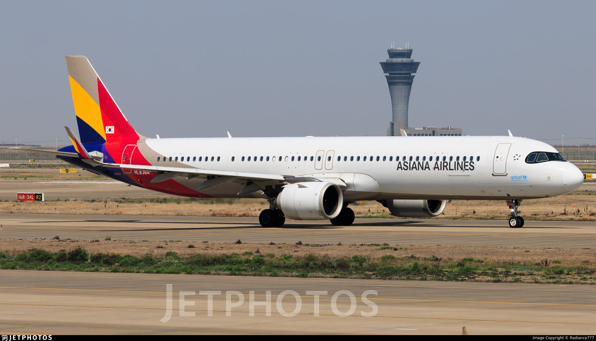 HL8364 | Airbus A321-251NX | Asiana Airlines | Radiance777 | JetPhotos