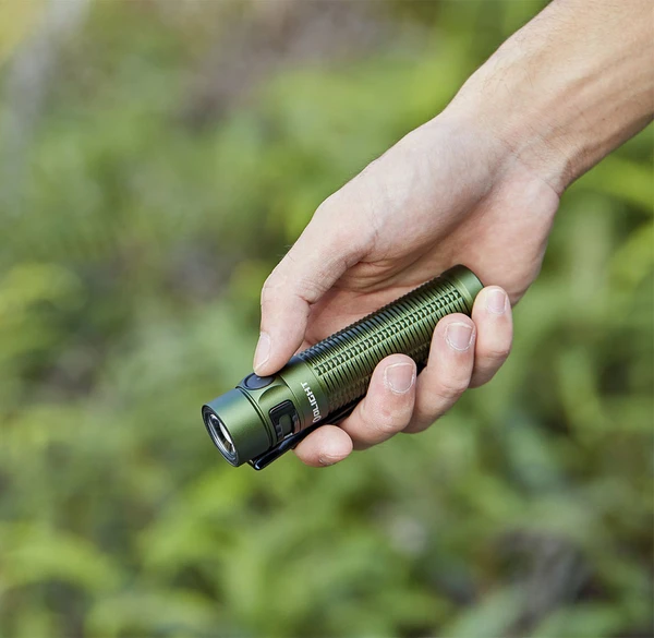 Baton 3 Pro Max 2500ルーメンEDC懐中電灯 - Olight Japan