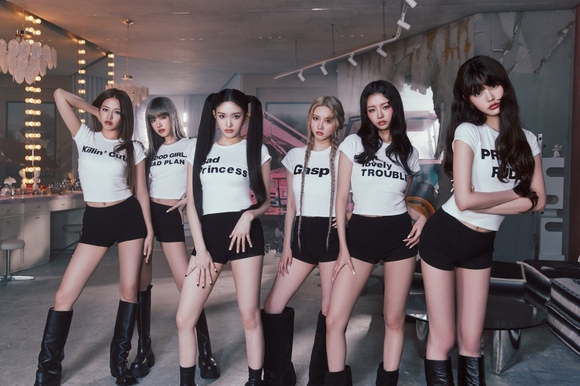 IVE、4th EP「IVE SECRET」最後のコンセプトフォト公開…強烈なカリスマ