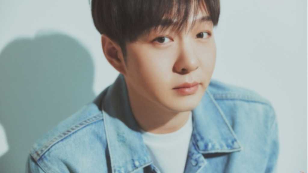 BTOB チャンソプ、初のエッセイ「適当な人」がベストセラー1位に！練習