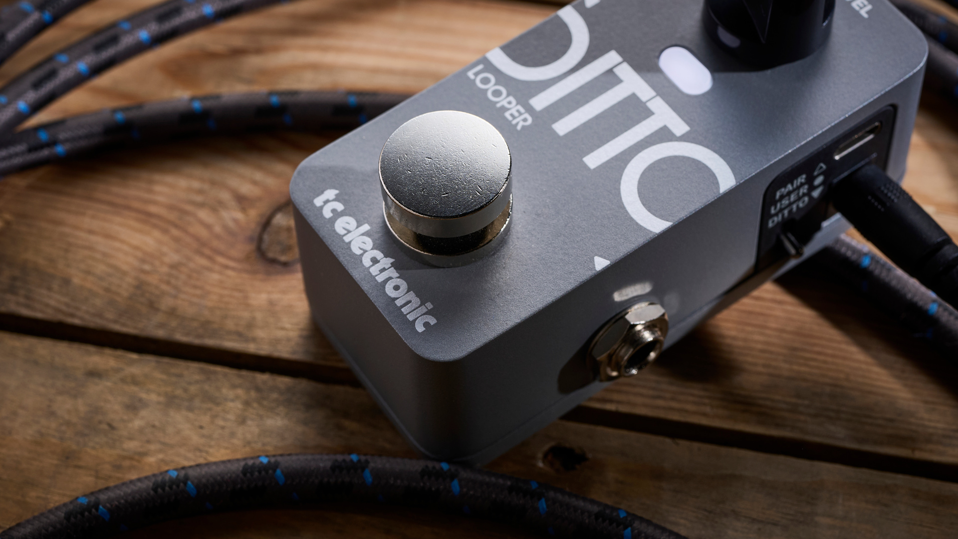 It's transparent when not in operation, crisp when looping, and