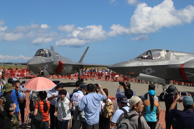 青森・三沢航空祭：三沢基地に家族連れなど9万人 | 毎日新聞