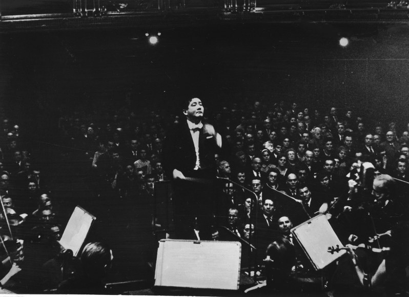 新芸」とその時代：（38）ソ連の仕事Ⅰ 接近の糸口 | 毎日新聞