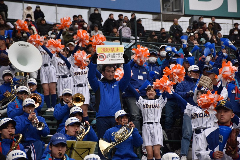 盗撮に悩むチアリーダー 衣装変更に戸惑いも センバツ高校野球 [写真