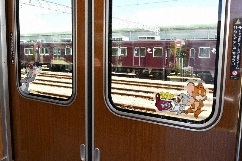 トムとジェリー「仲良し」車内 阪急・神戸線などでコラボ ／兵庫