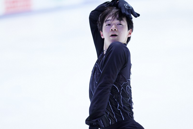 男子SP前練習 鍵山、佐藤らが最終調整 フィギュア全日本選手権 | 毎日新聞