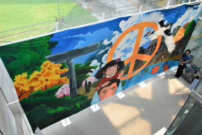 キッズゲルニカ」 広島・長崎の悲劇と復興描いた絵画展示 愛媛 | 毎日新聞