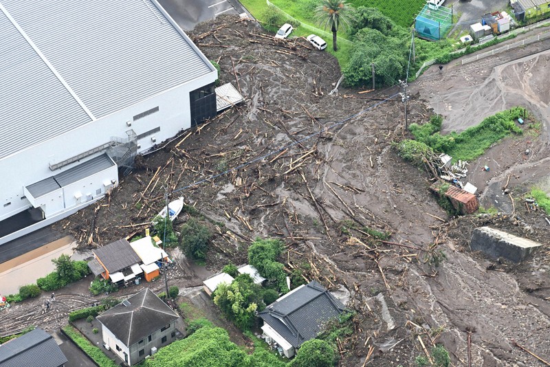 鹿児島に今年初の大雨特別警報 姶良で民家倒壊、30代女性安否不明
