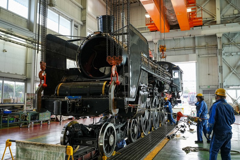 よみがえる「貴婦人」 蒸気機関車「C57形」の修理公開 JR西日本 | 毎日新聞