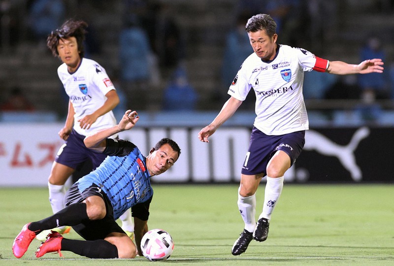 横浜FC「キング・カズ」 J1最年長出場 53歳6カ月28日 中山の記録45歳