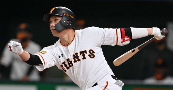 坂本「打ちたい気持ち、常に」2000安打目も巧みなバットさばき 大観衆