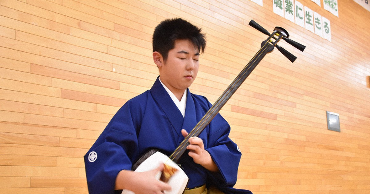 東北のキラ星たち：／1 「伴奏者」の姿、追求 三味線 谷藤翔太さん（東