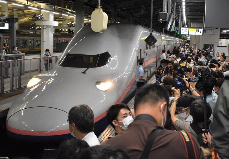 オール2階建て新幹線 E4系「Max」がラストラン グッズ完売 | 毎日新聞