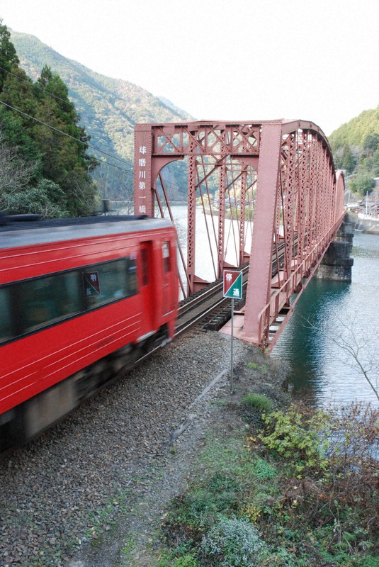 清流沿いの鉄路よ再び 豪雨被災のJR肥薩線、鉄橋部材を保存へ | 毎日新聞