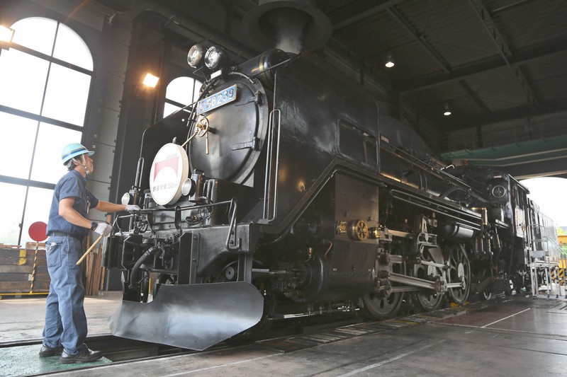 ポーッと鳴ったら家に帰る時間だよ」 SLの汽笛が時報に 岩手 [写真特集