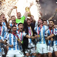 アルゼンチンが36年ぶりW杯優勝 メッシ、5度目の挑戦で悲願 [写真特集2