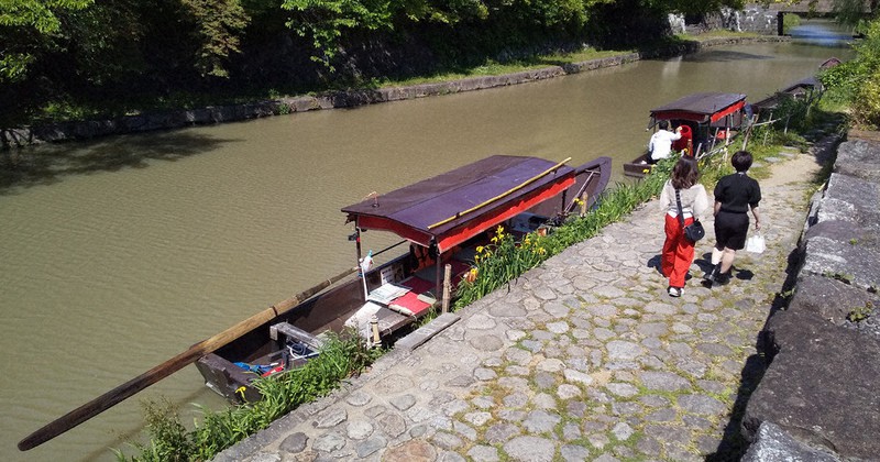訪ねてみました：八幡堀＝滋賀県近江八幡市 和舟でゆっくり、風を感じ