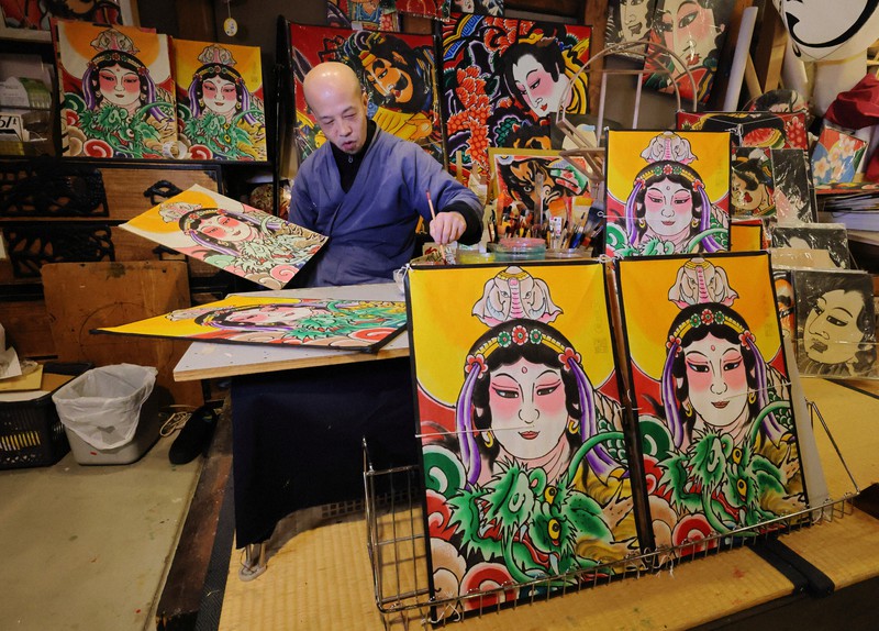 辰」にちなんだ津軽凧 普賢菩薩が竜を見守り 平和願い、制作進む