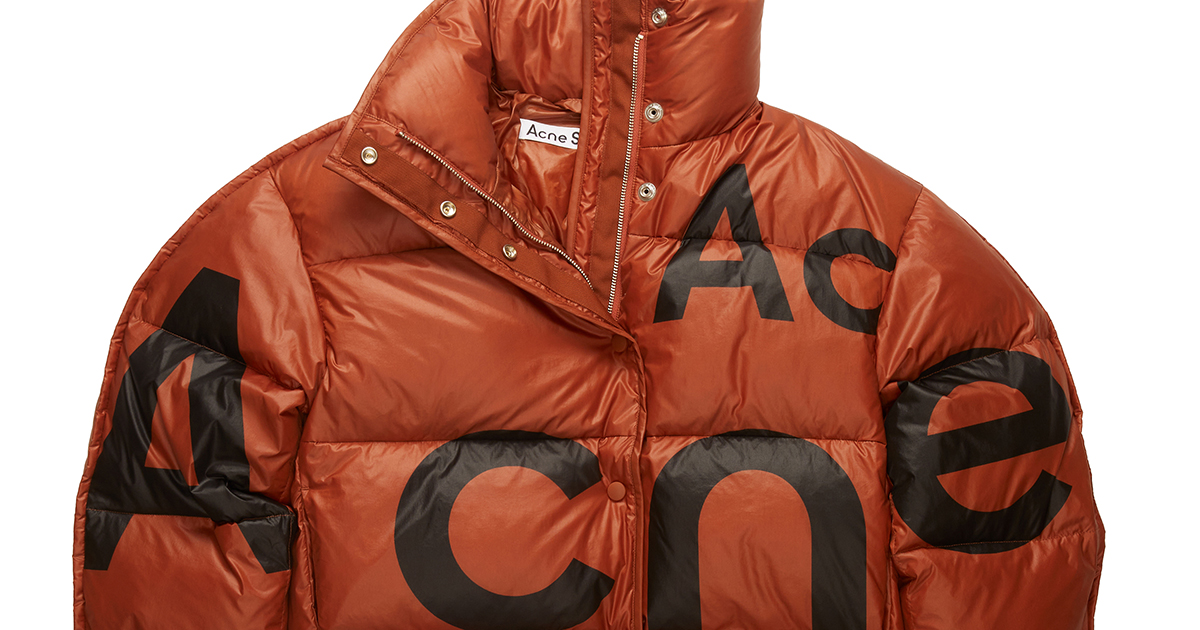 リサイクルダウンとフェザーを用いたAcne Studiosのパファージャケット