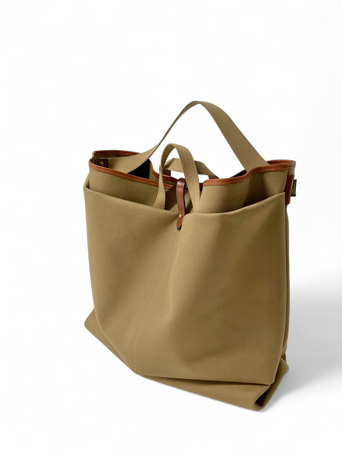 This is a(n) の人気バッグ『Base Tote』をBradyが生産したスペシャル