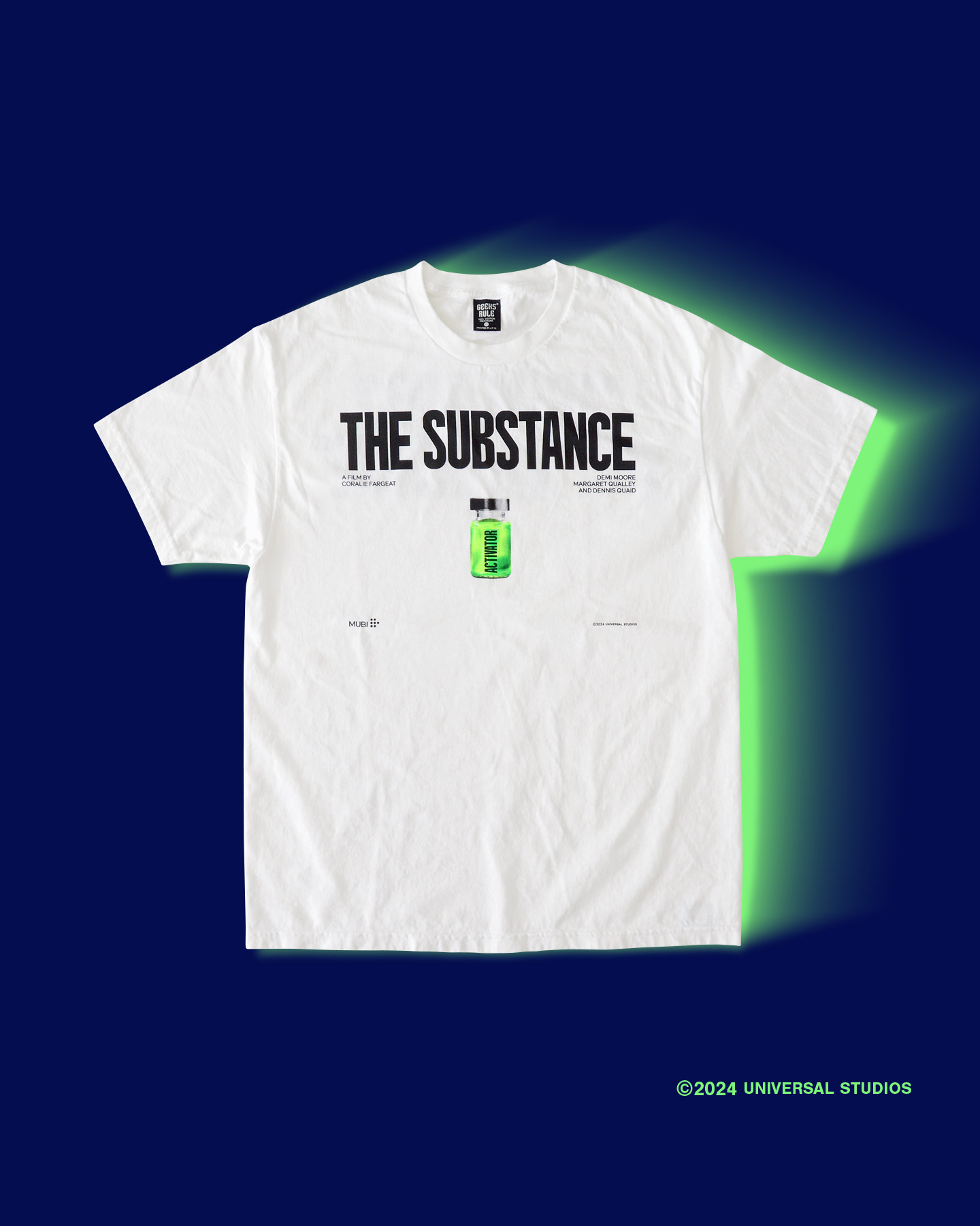 GEEKS RULEと映画『The Substance』のコラボレーションTシャツ