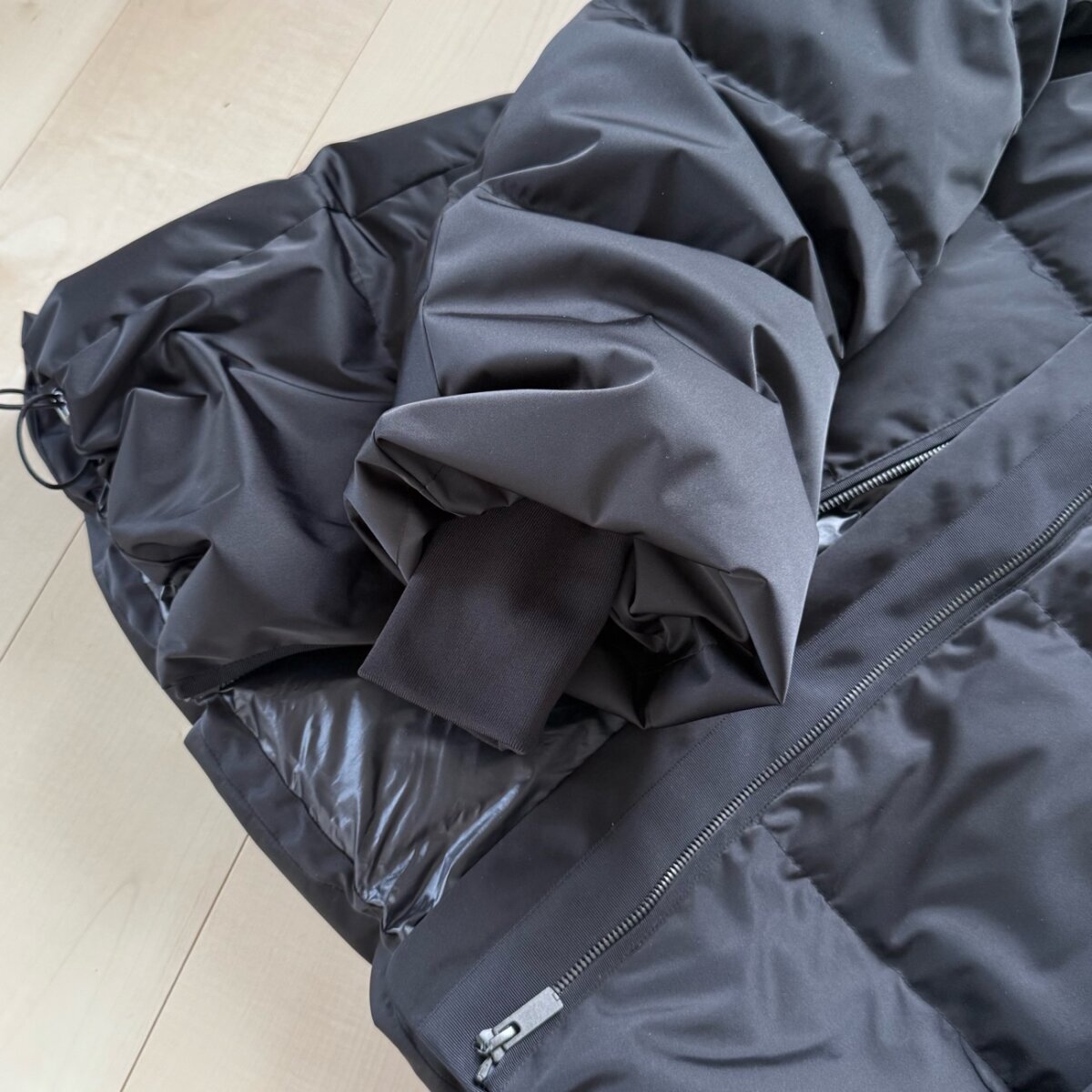 ユニクロ＋J復刻ダウンが登場！着太りしない細見えコーデのコツ【購入