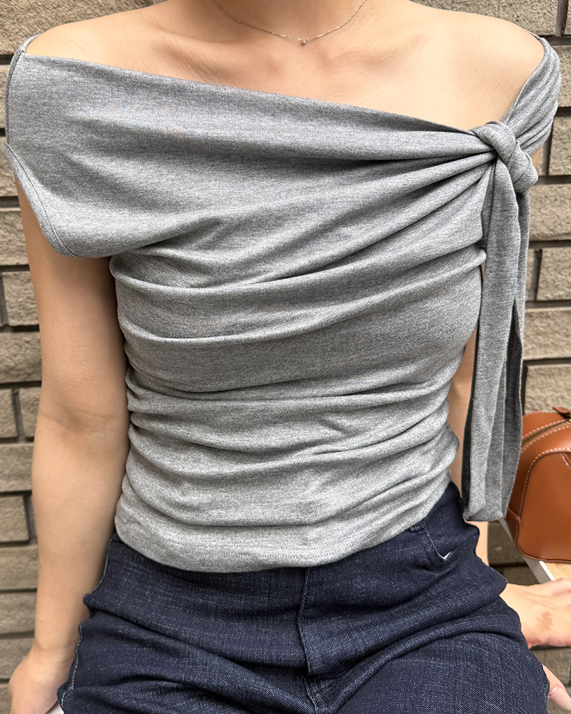 オフショルダーリボンストラップTシャツ | ファッション通販サイト NUGU