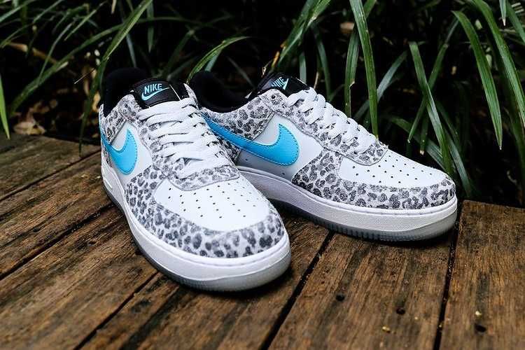 スニダンで購入可】NIKE AIR FORCE 1 LOW 
