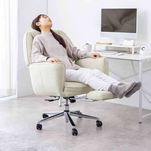 オットマン内蔵！135度リクライニングチェア発売