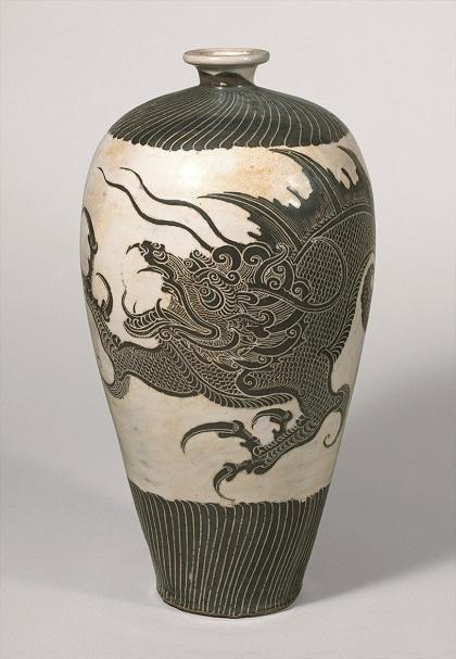 重要文化財「白地黒搔落龍文梅瓶」も公開！白鶴美術館が春季展覧会