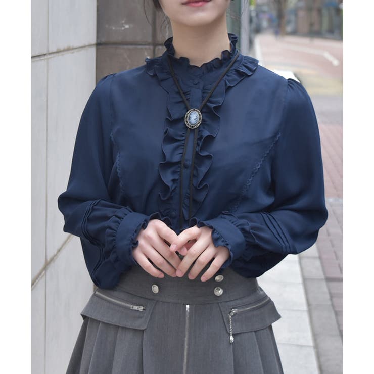 カメオループタイ付フリルブラウス[品番：IGAW0006182]｜axes femme