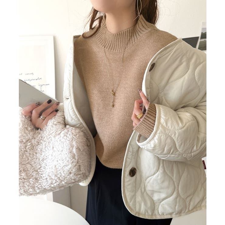 ふわっと広がる洗練カジュアルの新定番。袖チュールニットセーター