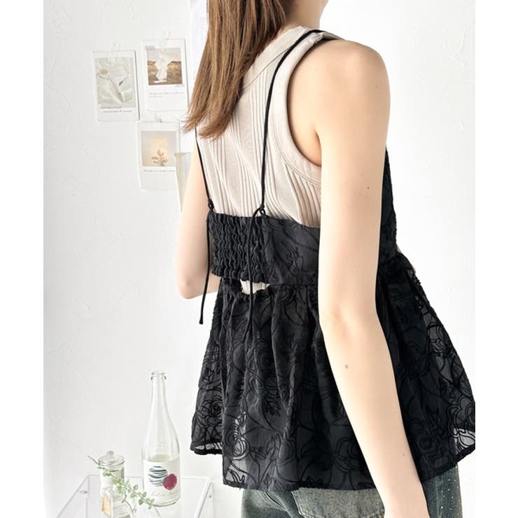 大人のレイヤードスタイル。シアー花柄刺繍オーバーキャミビスチェ