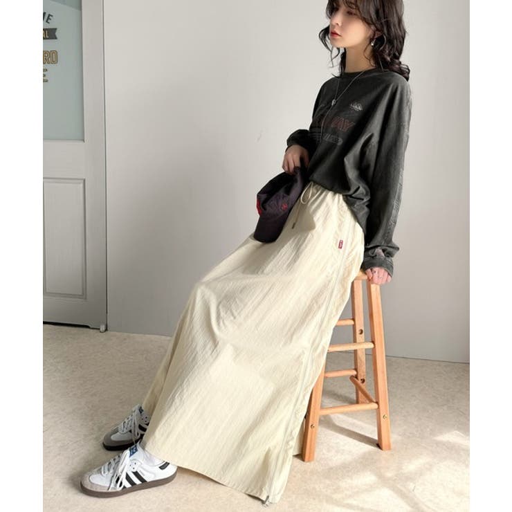 Javaジャバコラボ》軽やかに表情変える大人スポーティー。サイドジップ