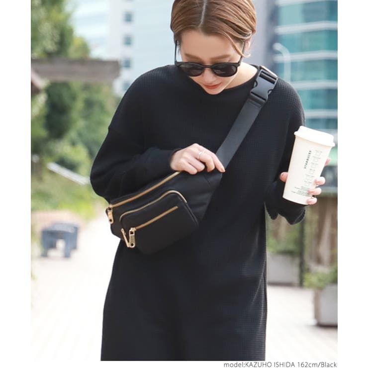 ゴールド金具シンプルボディバッグ 石田一帆さん着用(ウエストポーチ